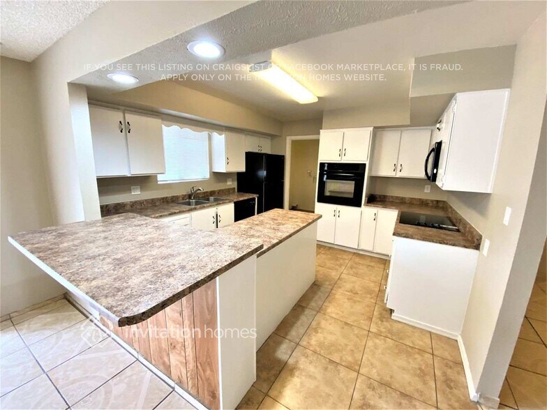 Building Photo - 3751 W Shangri-la Rd