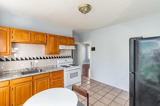 Building Photo - 15 Groom St