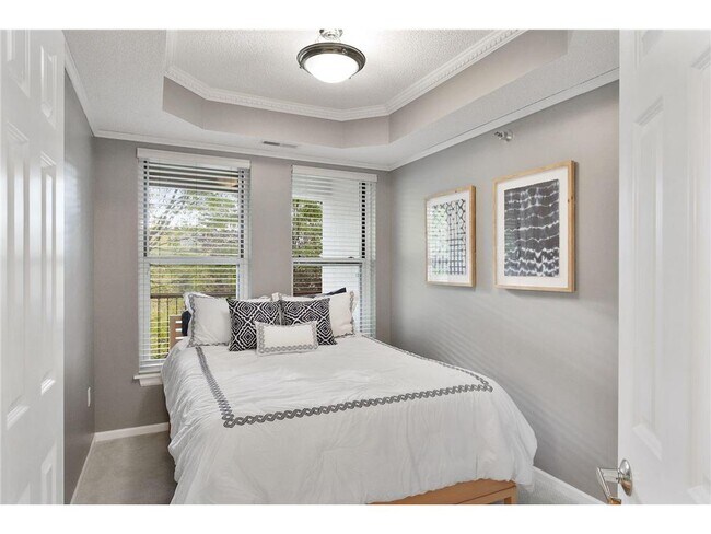 Building Photo - 645 N 1st St