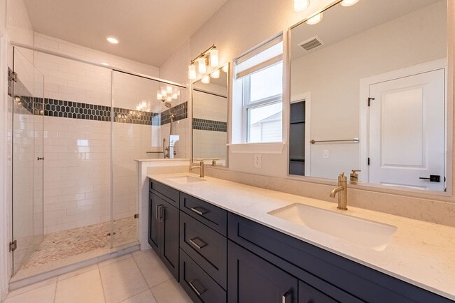 Building Photo - Amazing 3 bedroom, 2 bathroom home in East Austin!