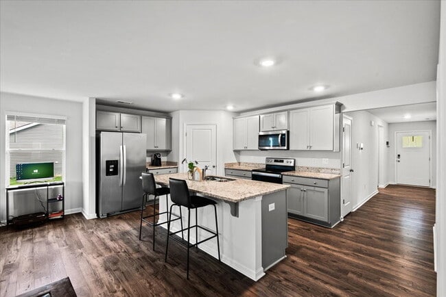 Building Photo - For Rent: Modern 4-Bedroom Home with Priva...