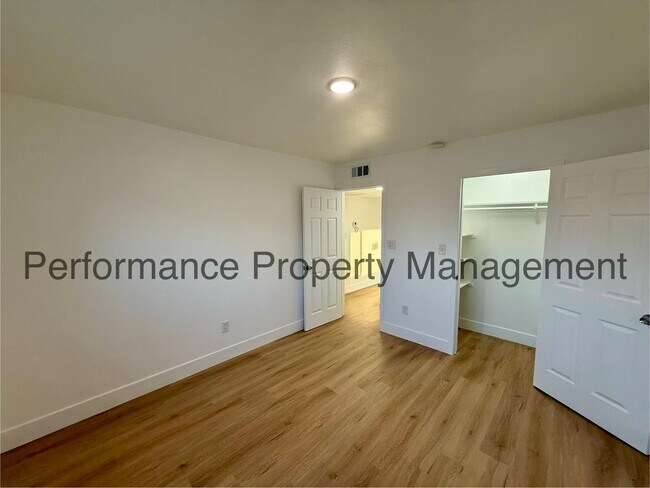 Building Photo - 3401 Squire Ln