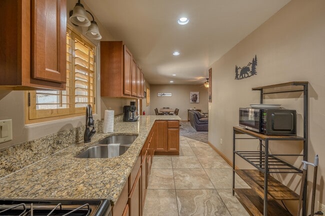 Building Photo - 160 Sun Mountain Loop