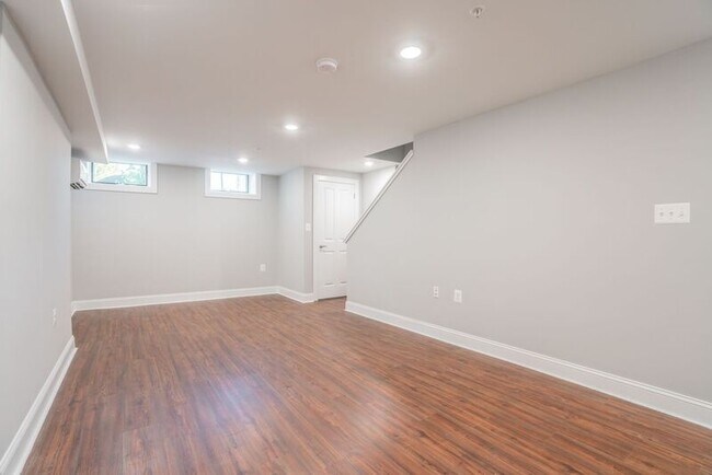 Building Photo - 310 E Lanvale St