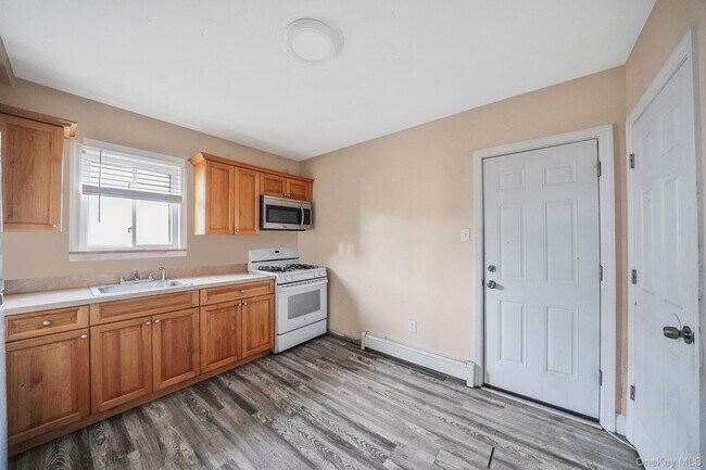 Building Photo - 110 2nd Ave