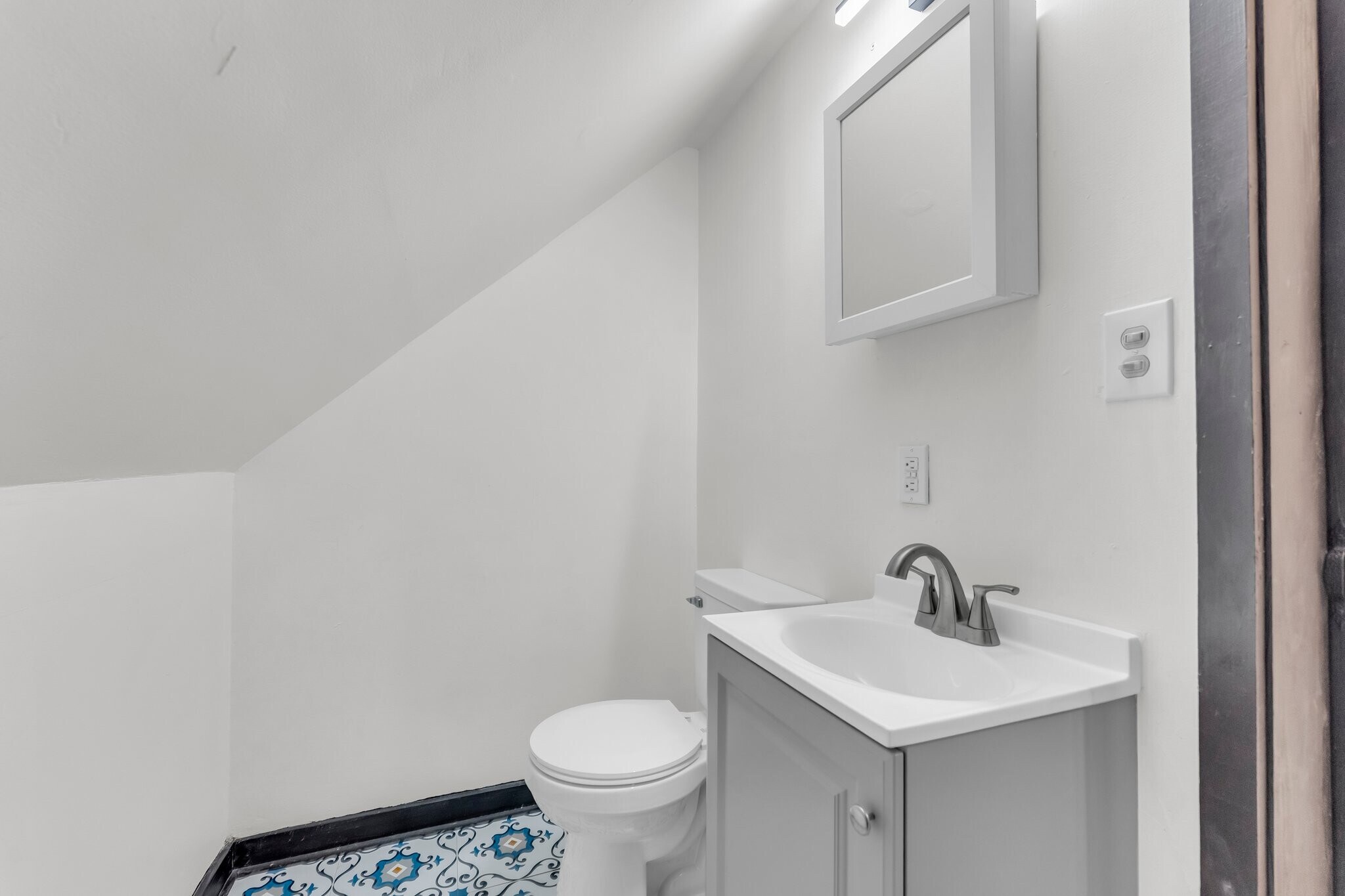 Building Photo - 246 E 156th St