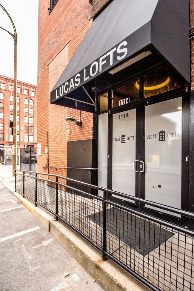 Building Photo - Gorgeous Loft-Ask About our Move in Specia...