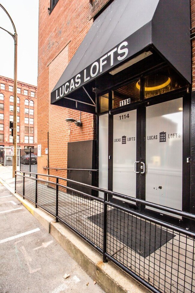 Building Photo - Gorgeous Loft-Ask About our Move in Special!!!