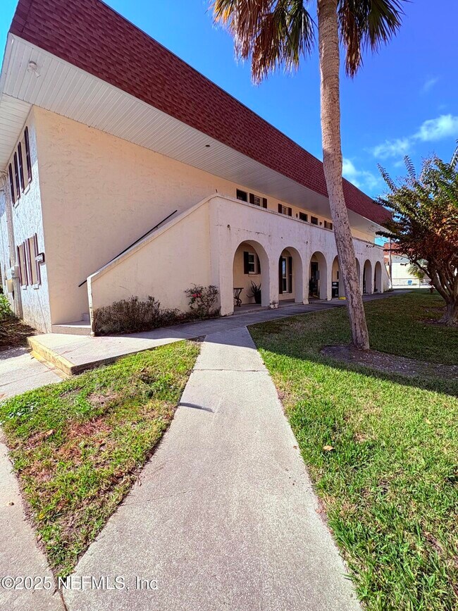 Primary Photo - 1540 El Prado Rd