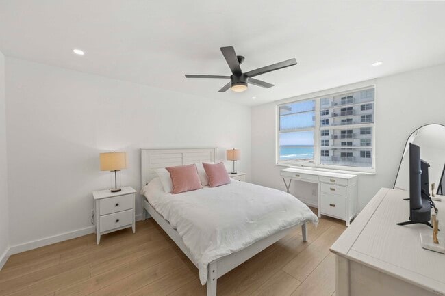 Building Photo - 4505 S Ocean Blvd