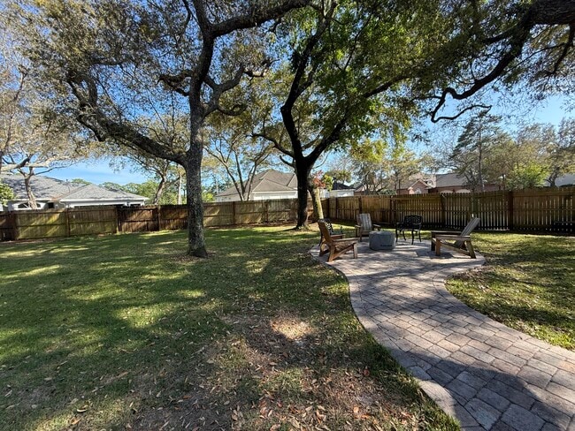 Building Photo - 4410 Windlake Dr