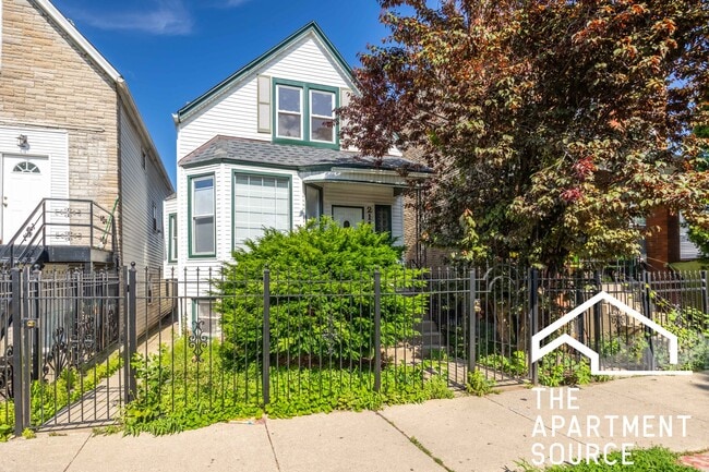 Building Photo - 2140 N Karlov Ave