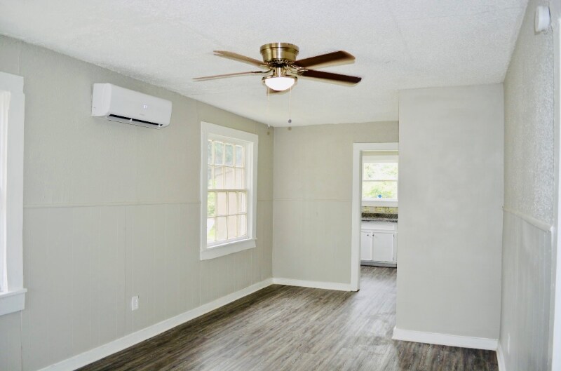 Building Photo - 1501 Nashby St