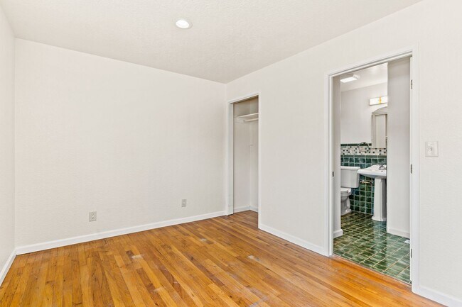 Building Photo - 867 Via Mariposa
