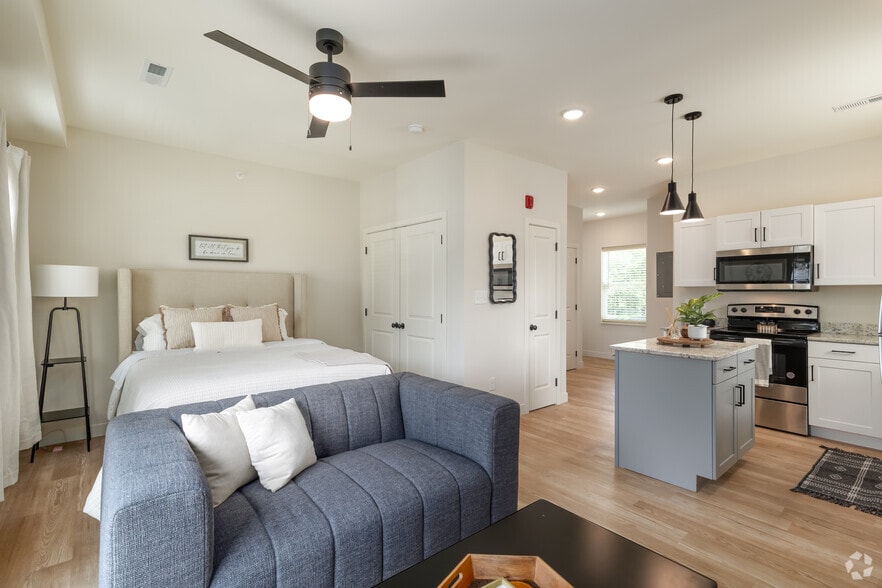 Primary Photo - 1729 Midtown