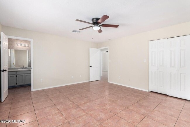 Building Photo - 548 S Country Club Rd