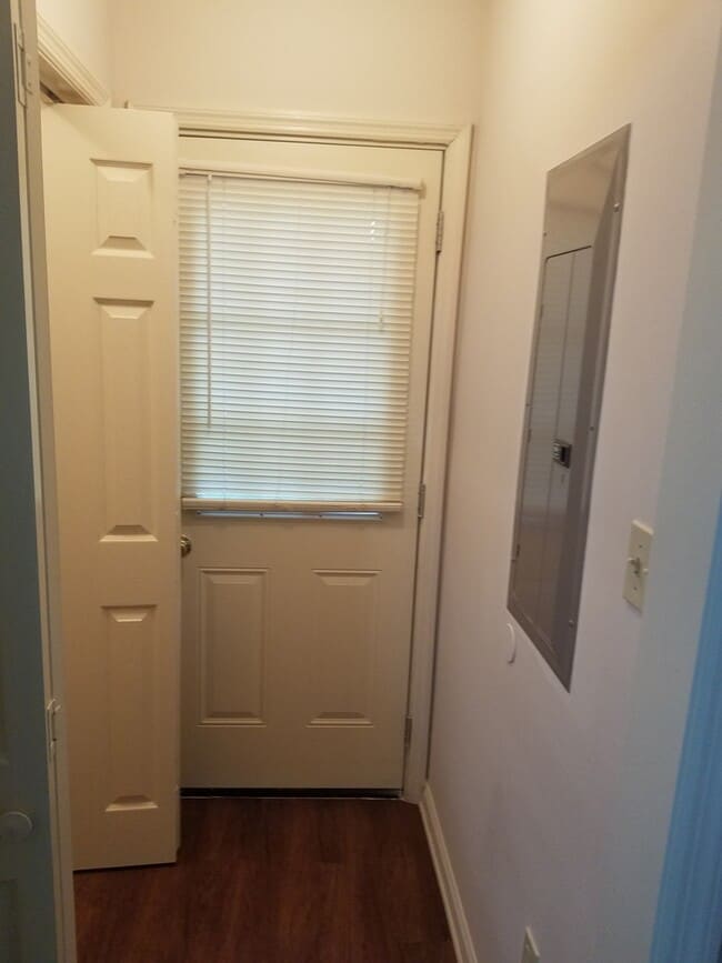 Building Photo - 6126 Vinnie Dr