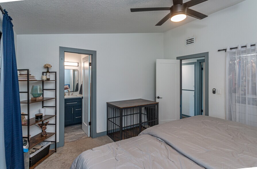 Main Bedroom - 27222 Plumwood Ave