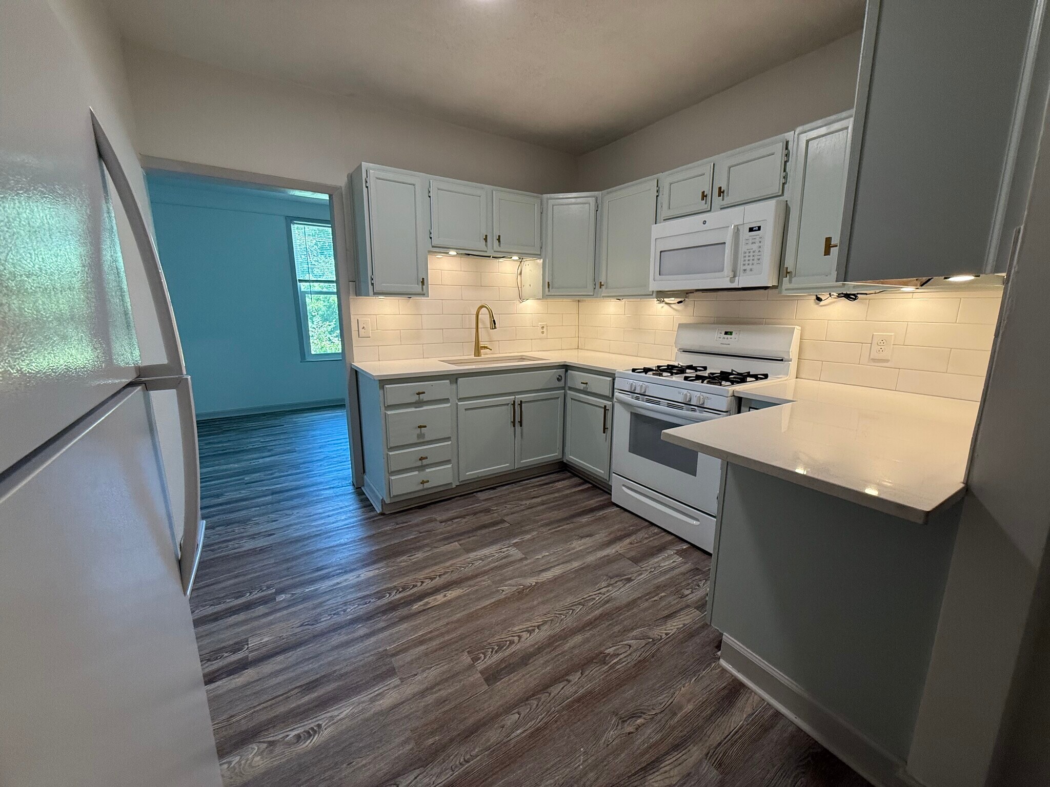 Building Photo - 8852 Woodland Dr