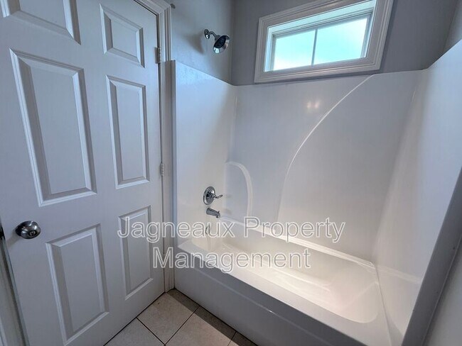 Building Photo - 108 Shallowford Dr
