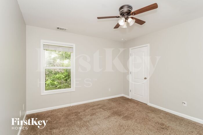 Building Photo - 137 Holbrook Dr