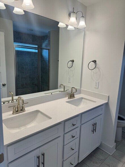 Building Photo - 605 Wetherbrooke Way