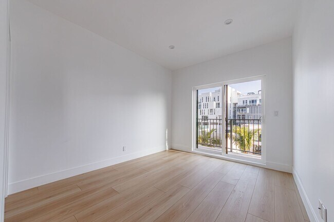 Building Photo - 13463 Beach Ave