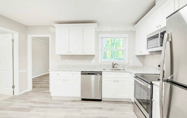 Building Photo - 1315 Clermont Rd