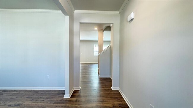 Building Photo - 569 King Vlg