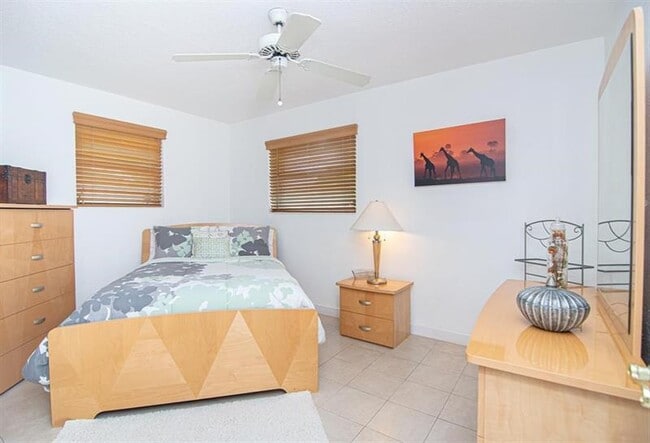 Building Photo - 6872 SW 15th St