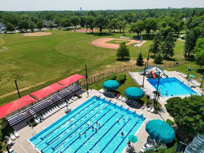 Building Photo - 310 S Main St