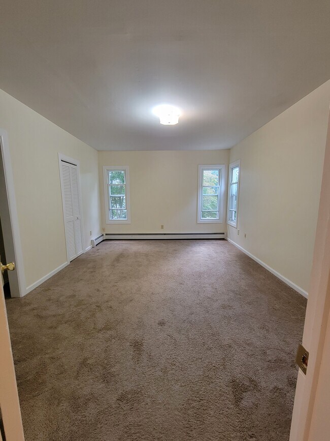 Building Photo - 1418 Farmington Ave