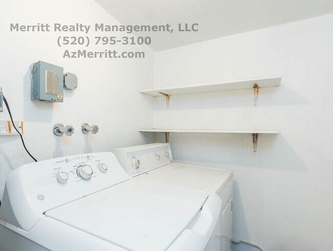 Building Photo - Spacious 3-Bedroom, 2-Bathroom Home Near U of A and Banner Health