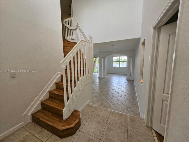 Building Photo - 17046 SW 39th Ct