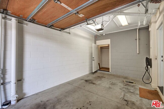 Building Photo - 1249 N Formosa Ave