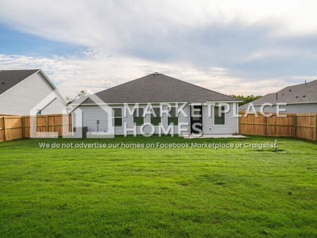 Building Photo - 23198 S Mae Dr