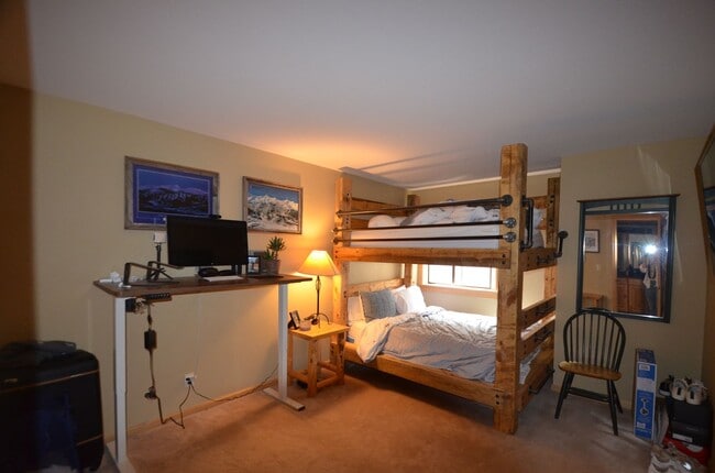 Building Photo - Dogs negotiable! Gondola and Main Street steps from your front door! Steam Shower!