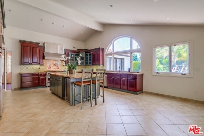 Building Photo - 114 S Layton Dr
