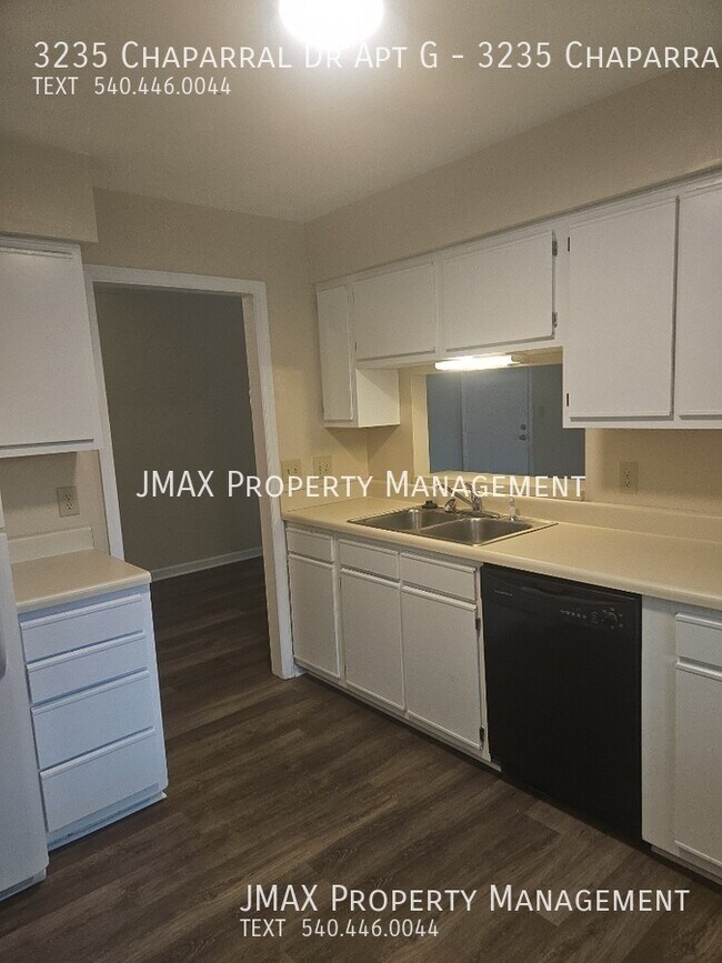 Building Photo - 3235 Chaparral Dr