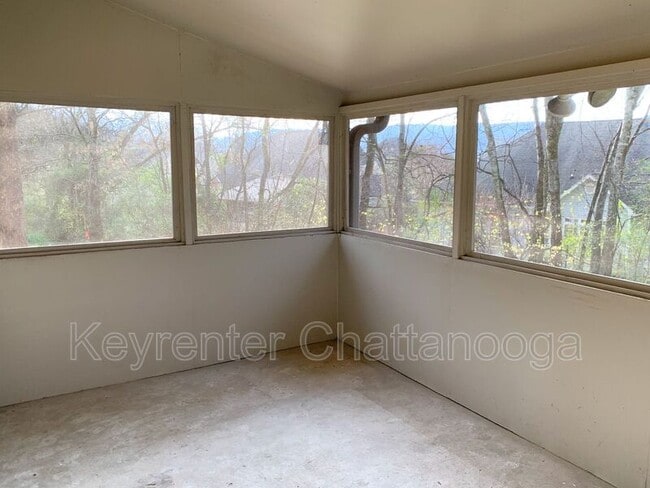 Building Photo - 1023 N Runyan Dr
