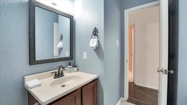 Building Photo - "Charming 3-Bedroom Home with 2 Full Baths in New Braunfels – 1,425 Sq Ft of Comfort on Cherokee ...