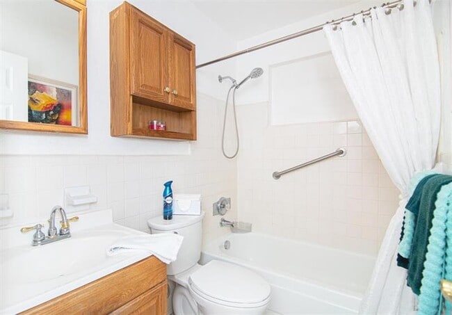 Building Photo - 6872 SW 15th St