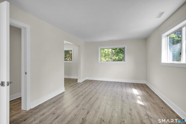 Building Photo - 450 Danbury Rd