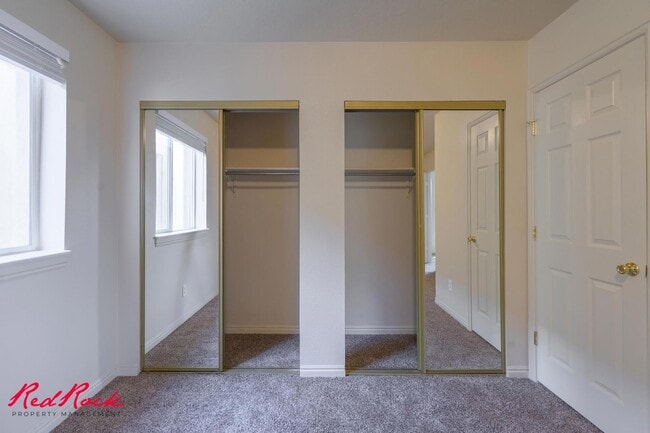 Building Photo - Enjoy Scenic Ivins Living – 3-Bed, 2-Bath ...