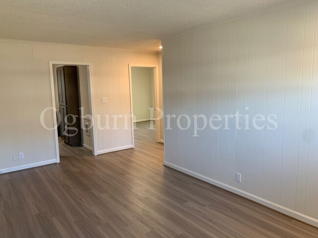 Building Photo - 217-B Mayberry Ave-2BR/1BA-APT!!