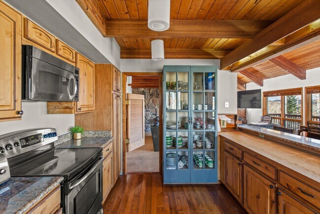 Building Photo - 2055 Faraway Rd