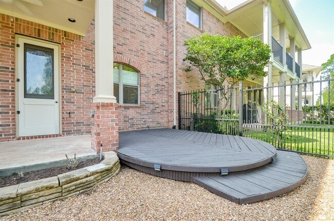 Building Photo - 42 N Knights Crossing Dr