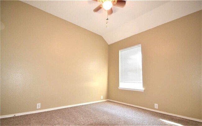 Building Photo - 2708 Cascade Dr