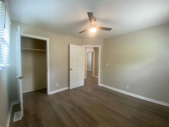 Building Photo - Renovated Brick Ranch in North Nashville