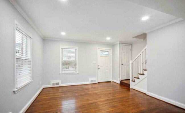 Building Photo - 2836 Fairhaven Ave